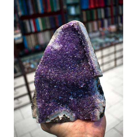 Uruguay Amethyst Standing geode 1207 Grams Uruguay Amethyst Standing geode 1207 Grams