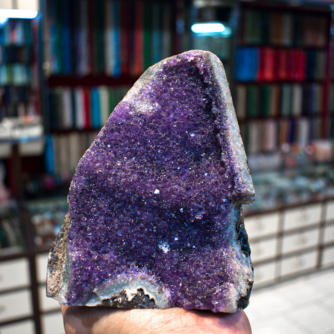 Uruguay Amethyst Standing geode 1207 Grams Uruguay Amethyst Standing geode 1207 Grams