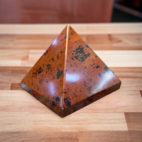 Mahagony obsidian Pyramid ( 2 inch ) Mahagony obsidian Pyramid ( 2 inch )