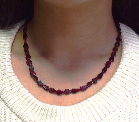 Pears - Garnet Necklace Pears - Garnet Necklace