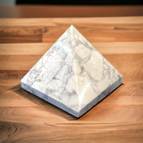 Howlite Pyramid ( 2 inch ) Howlite Pyramid ( 2 inch )