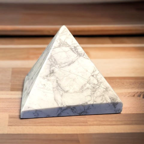 Howlite Pyramid ( 2 inch ) Howlite Pyramid ( 2 inch )