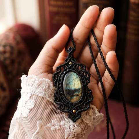 Midnight Aura – Labradorite