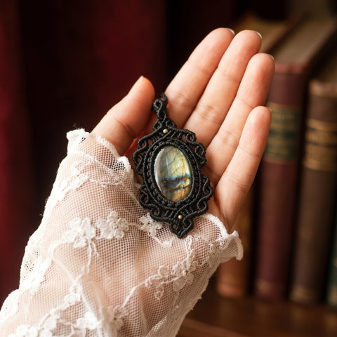 Midnight Aura – Labradorite