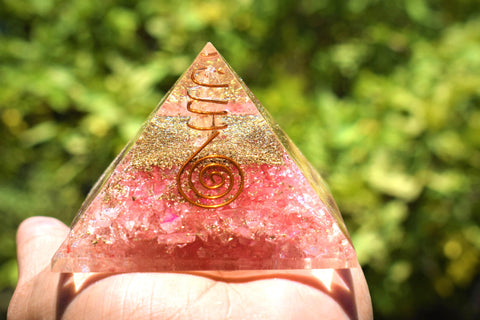 Rose quartz Chips pyramid