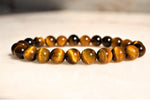 Tiger's eye beaded bracelet, close-up of golden chatoyancy – Gift Palace India